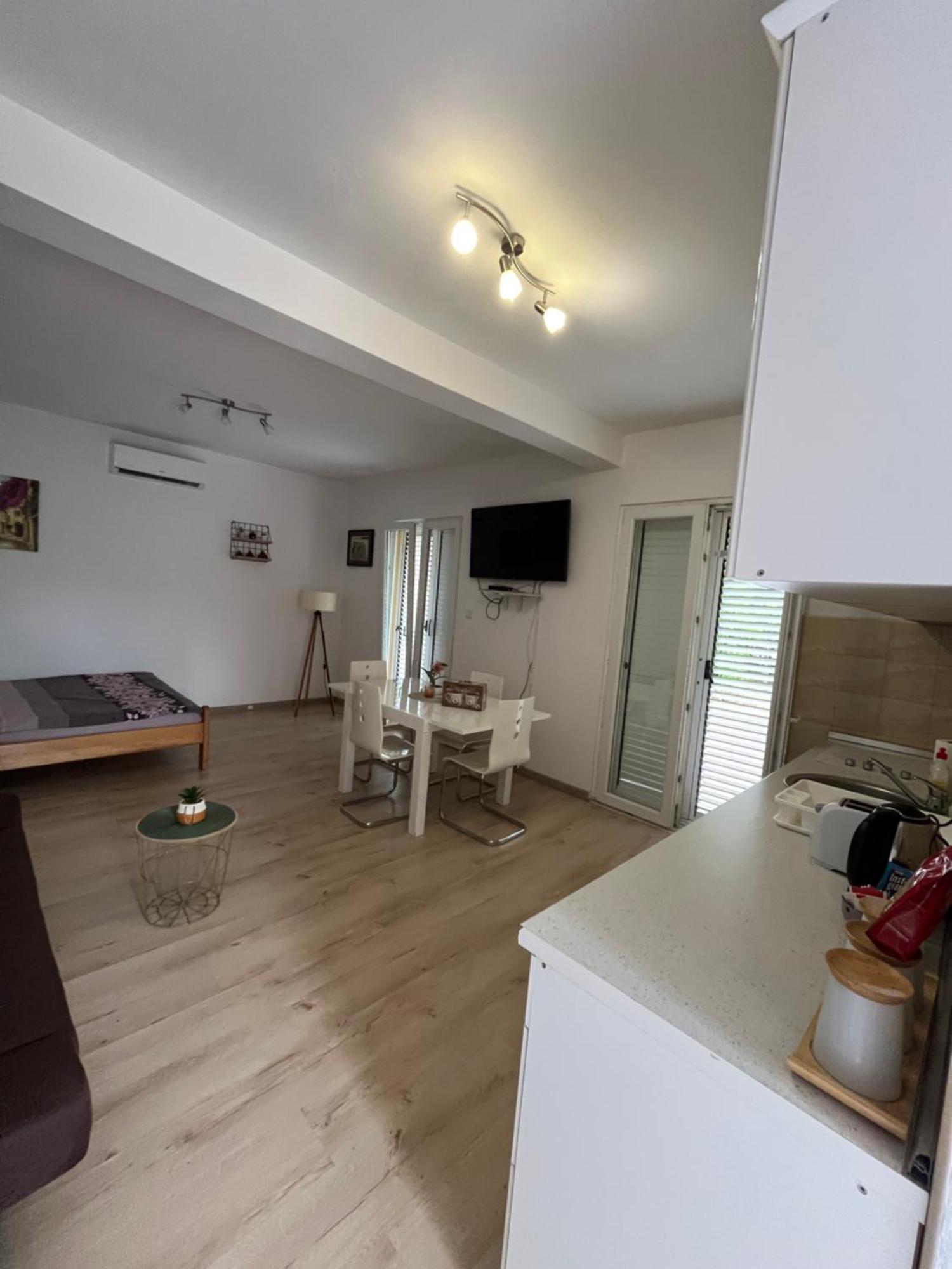 Apartman Iskra Apartment Bijela Exterior photo